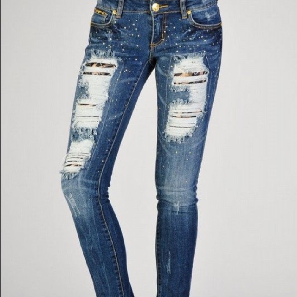 Embellished distressed-Virgins Only USA 🇺🇸